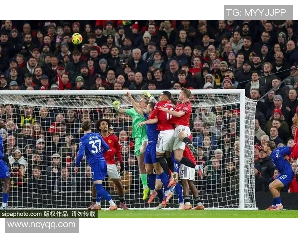 退役足球球星再度聚焦绿茵场引发球迷热议与情感共鸣